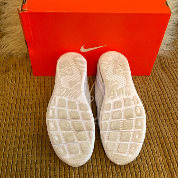 Woman’s Nike Revolution 4 Running Shoes! - Picture 4 of 6